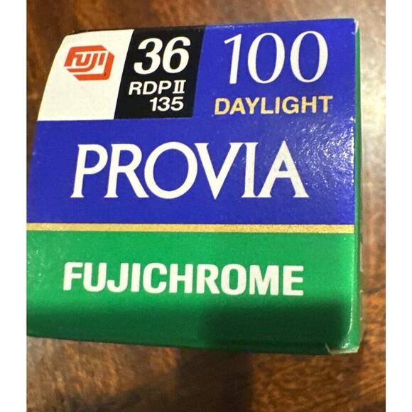 Film FUJIFILM PROVIA100 RDPⅡ 135 (36 Exp) Daylight Professional expired - Picture 4 of 5